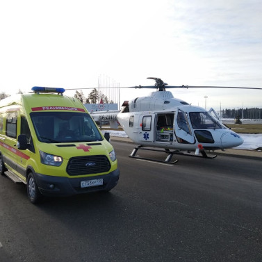 Вертолет санавиации эвакуировал пострадавшего в ДТП на Минском шоссе