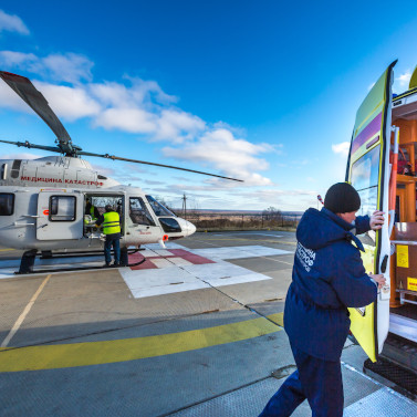 Вертолет «Ансат» эвакуировал пациента из города Железнодорожный